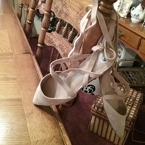 BCBG  NWT shoes - Picture 4 of 7